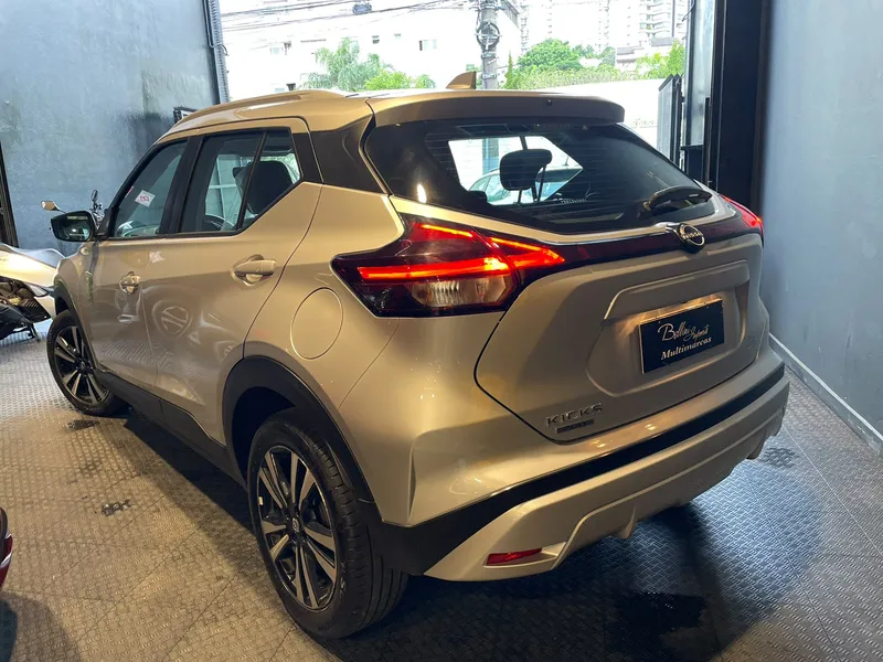 Nissan Kicks Prata
