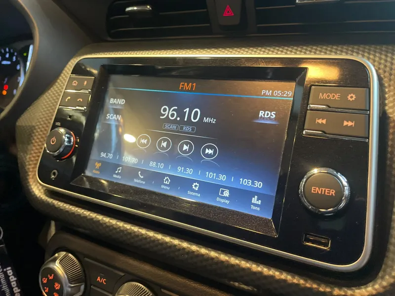 Nissan Kicks Prata