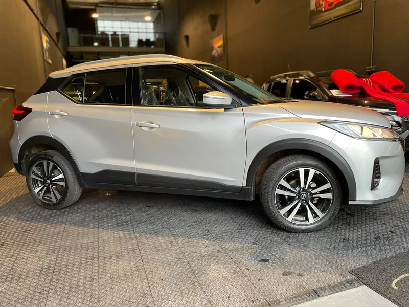 Nissan Kicks Prata