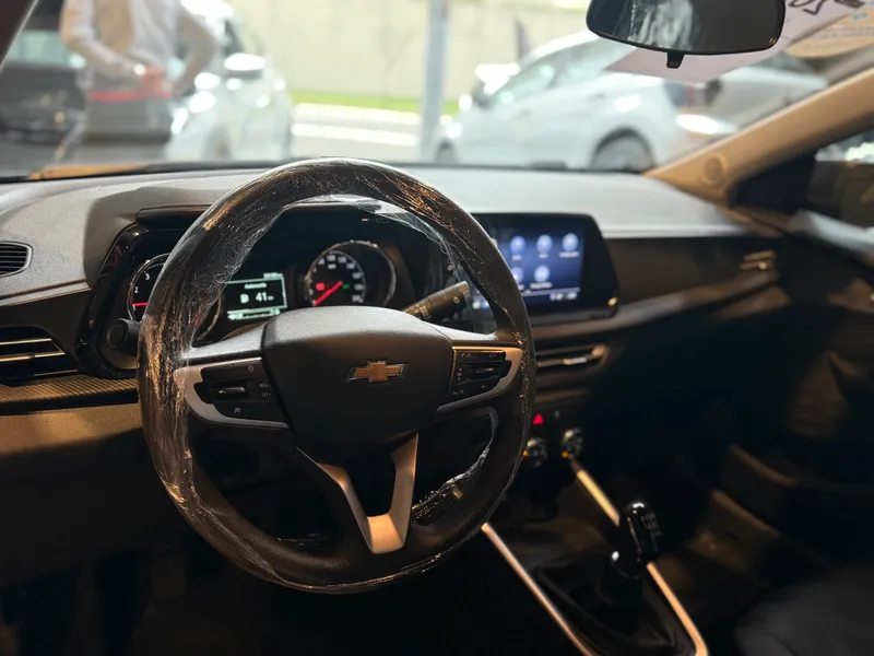 Chevrolet Onix Cinza