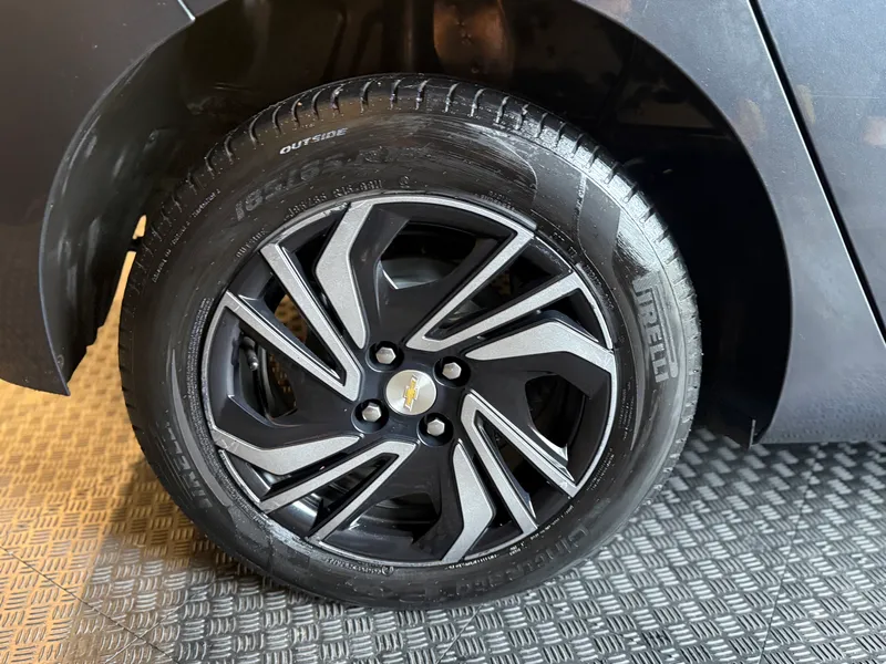 Chevrolet Onix Cinza