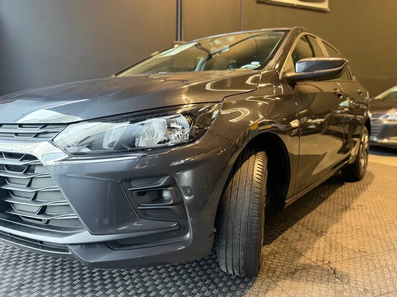 Chevrolet Onix Cinza