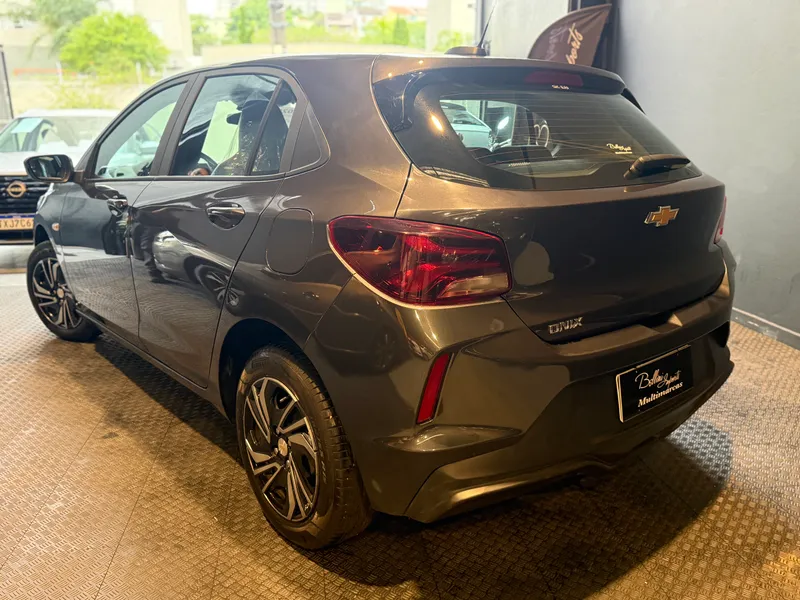 Chevrolet Onix Cinza