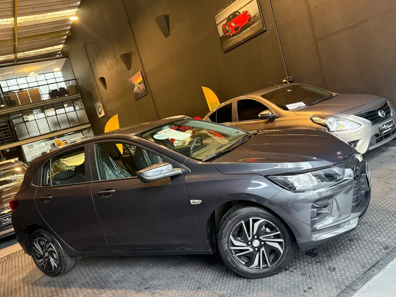 Chevrolet Onix Cinza