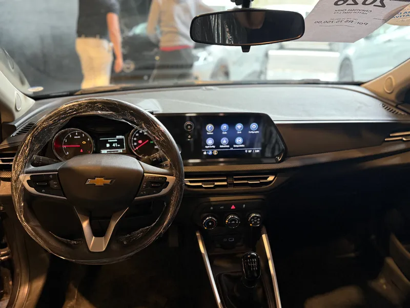 Chevrolet Onix Cinza