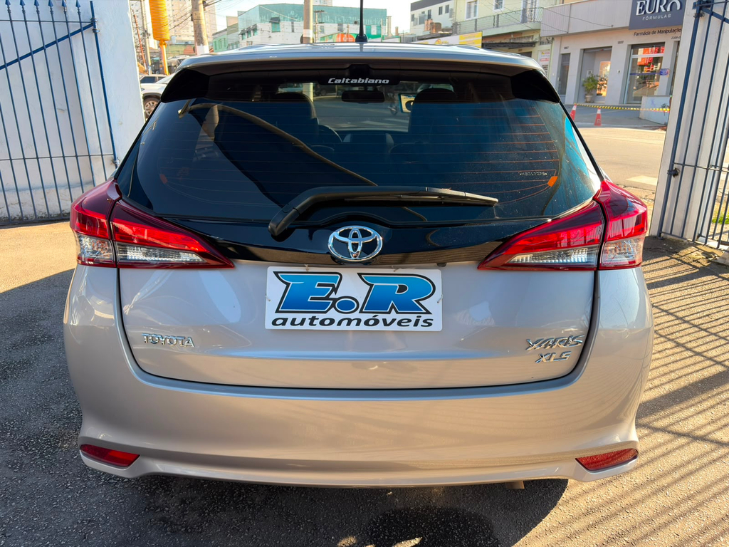 Toyota Yaris Hatch Prata