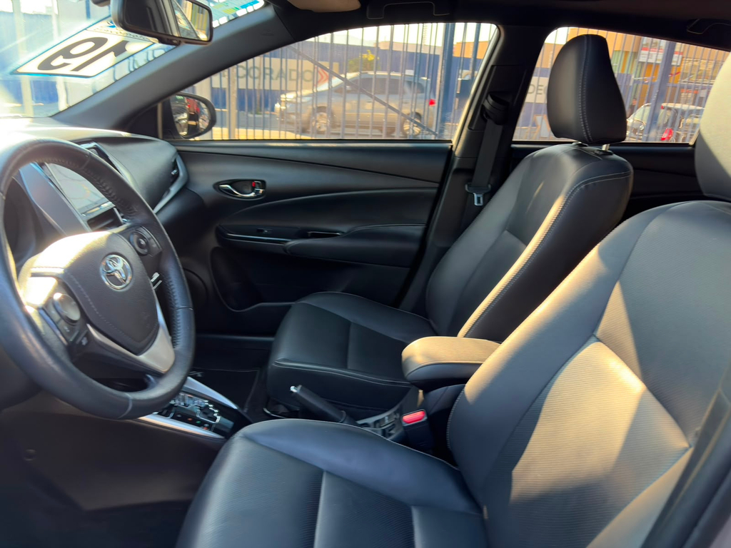 Toyota Yaris Hatch Prata