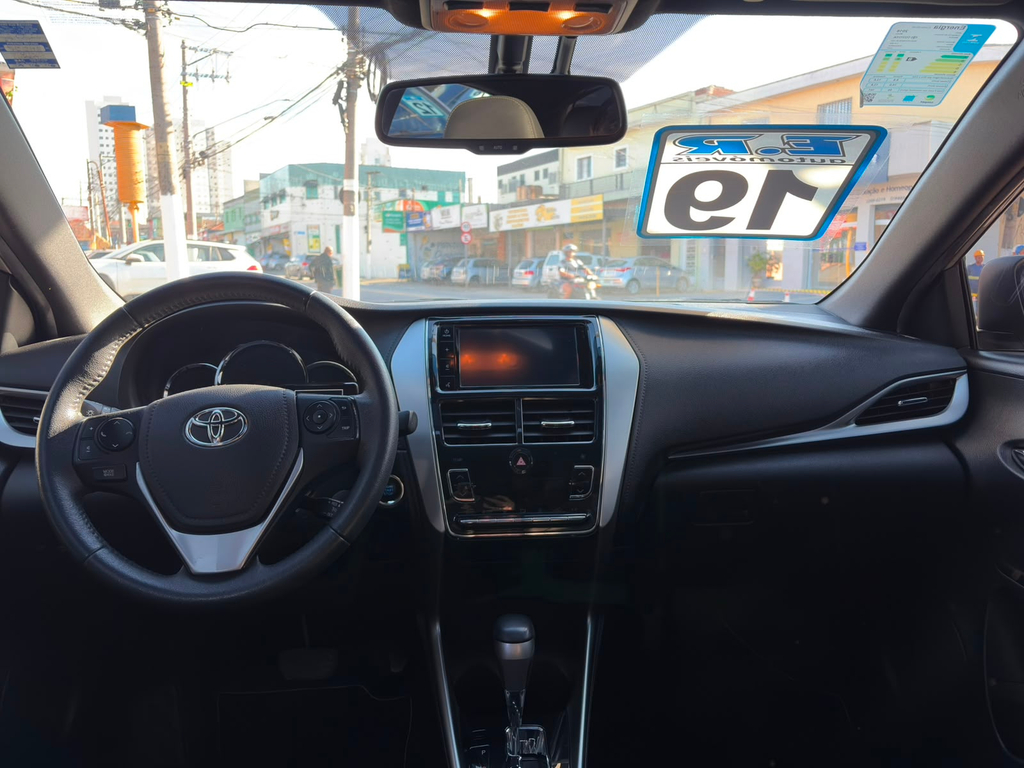 Toyota Yaris Hatch Prata