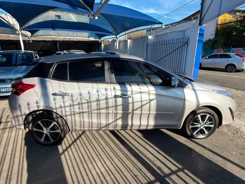Toyota Yaris Hatch Prata