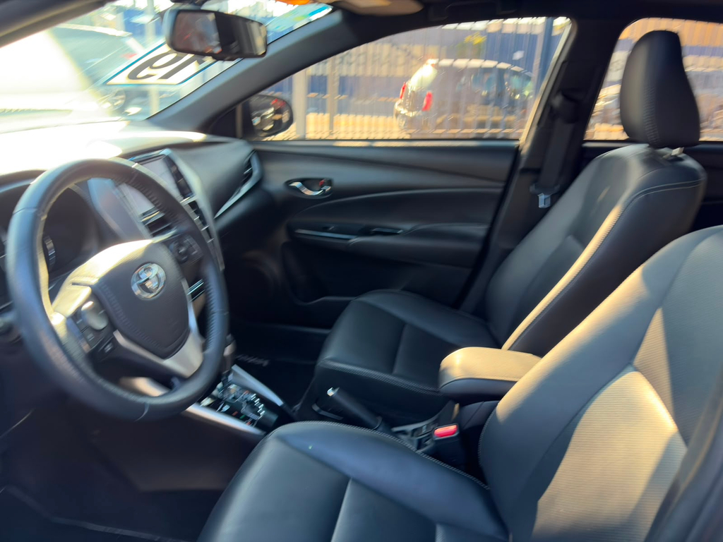 Toyota Yaris Hatch Prata