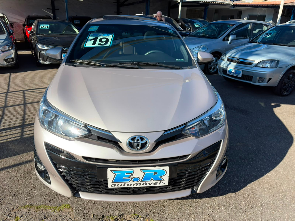 Toyota Yaris Hatch Prata