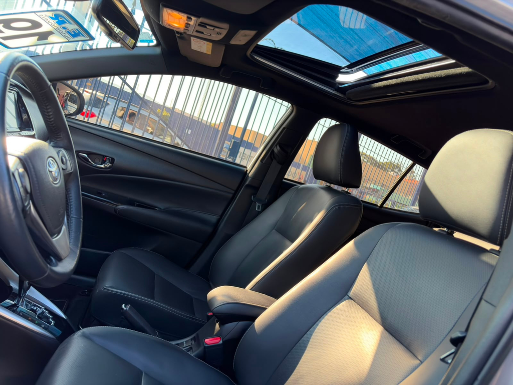 Toyota Yaris Hatch Prata