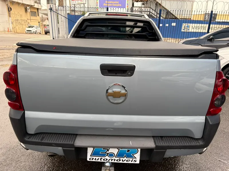 Chevrolet Montana Prata