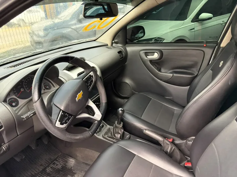 Chevrolet Montana Prata