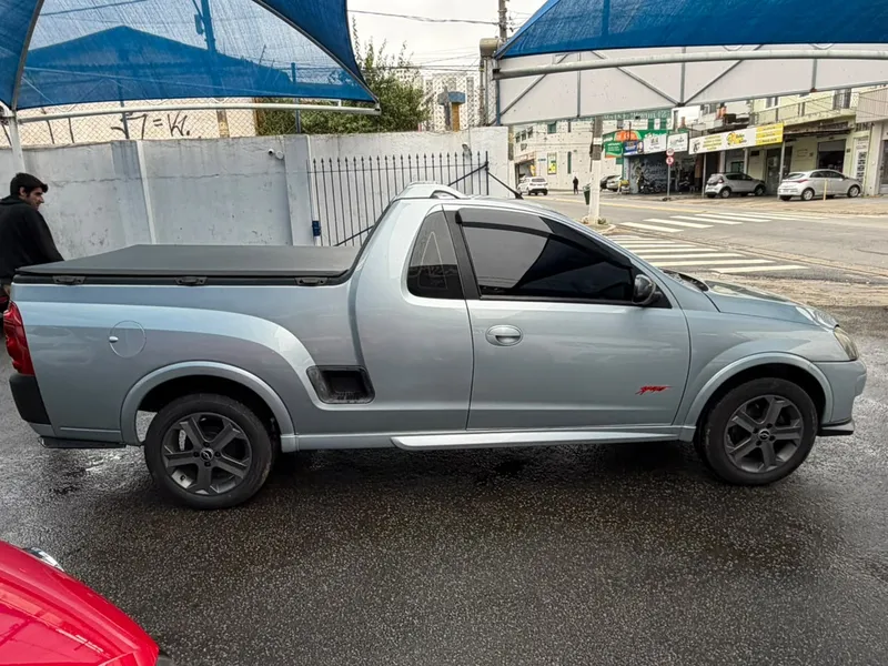 Chevrolet Montana Prata