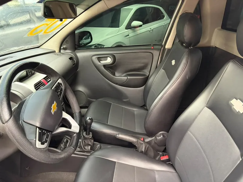 Chevrolet Montana Prata