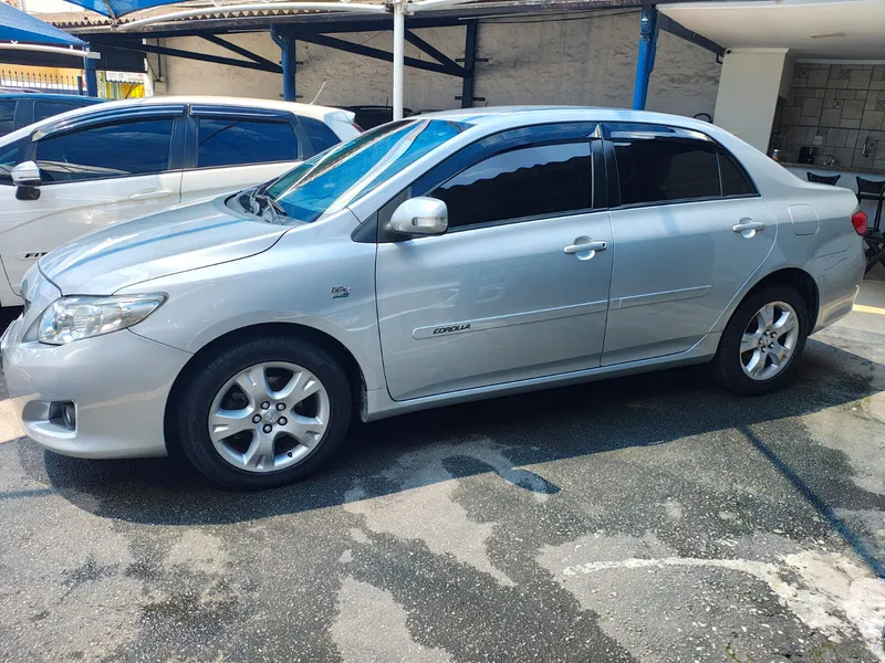 Toyota Corolla Prata