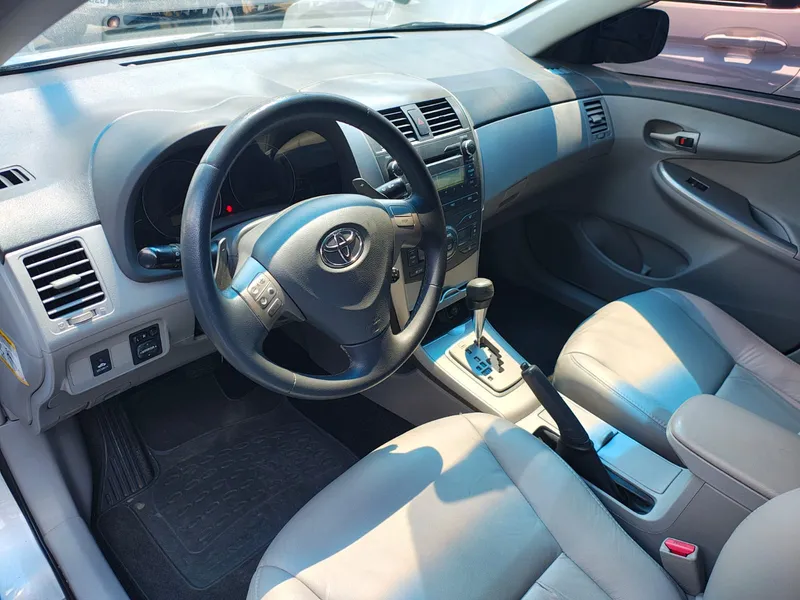 Toyota Corolla Prata