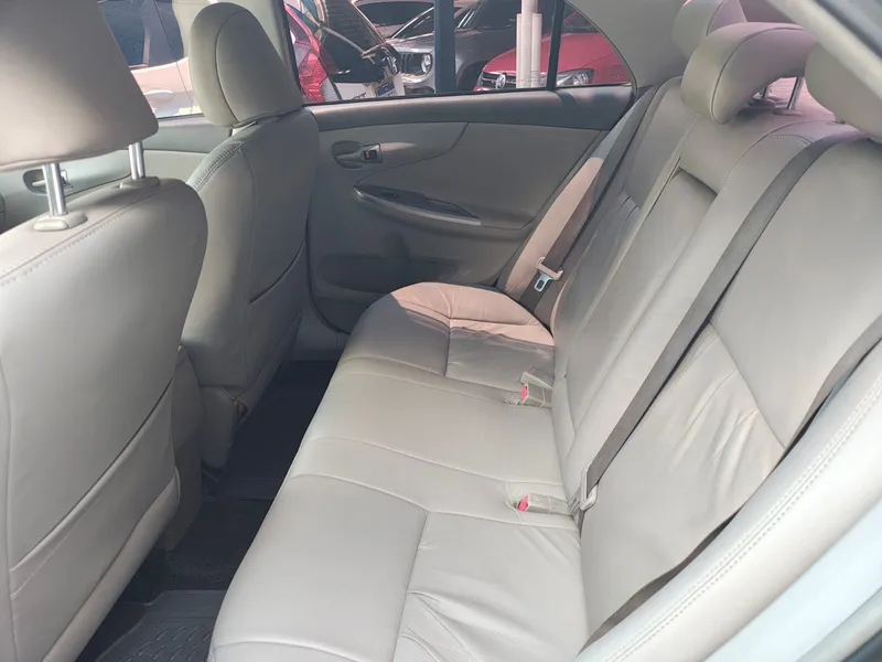 Toyota Corolla Prata