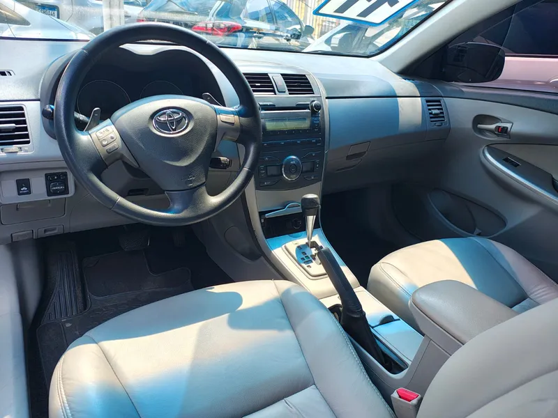 Toyota Corolla Prata
