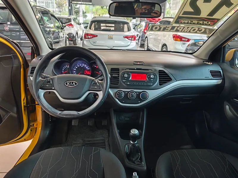 Kia Picanto Amarelo