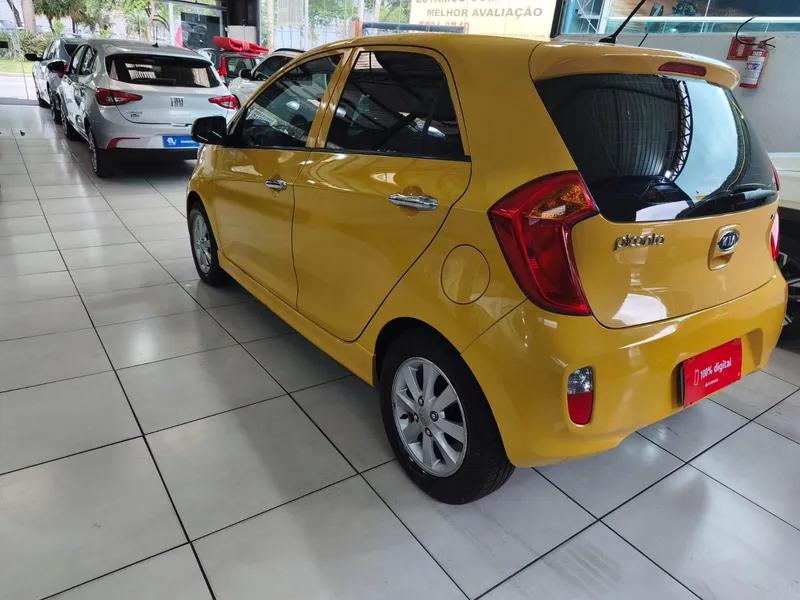 Kia Picanto Amarelo