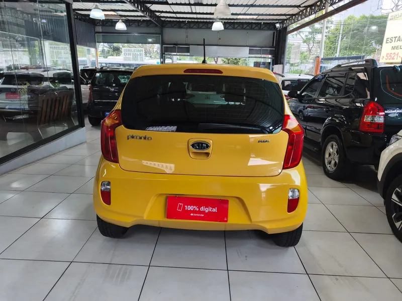Kia Picanto Amarelo