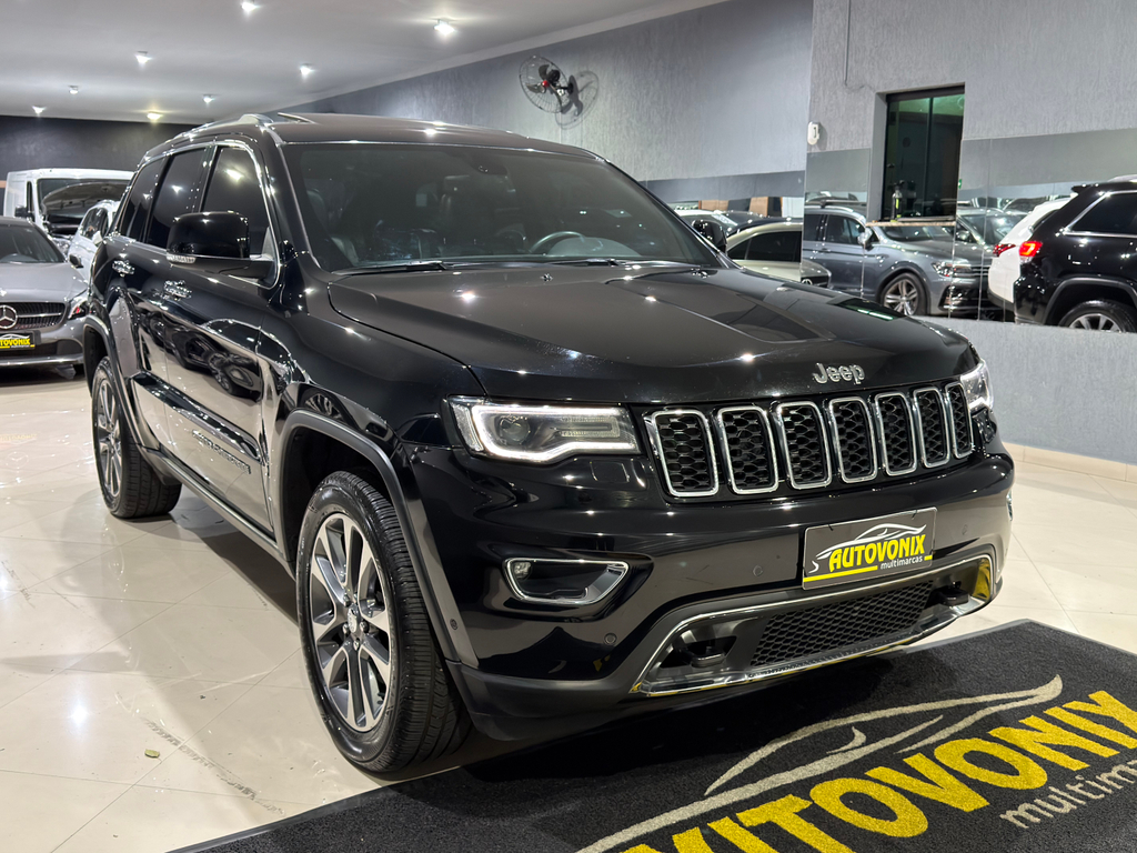 Jeep Grand Cherokee Preto