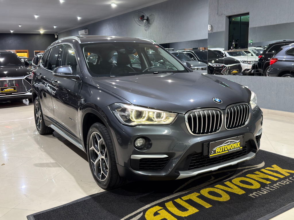 BMW X1 Cinza