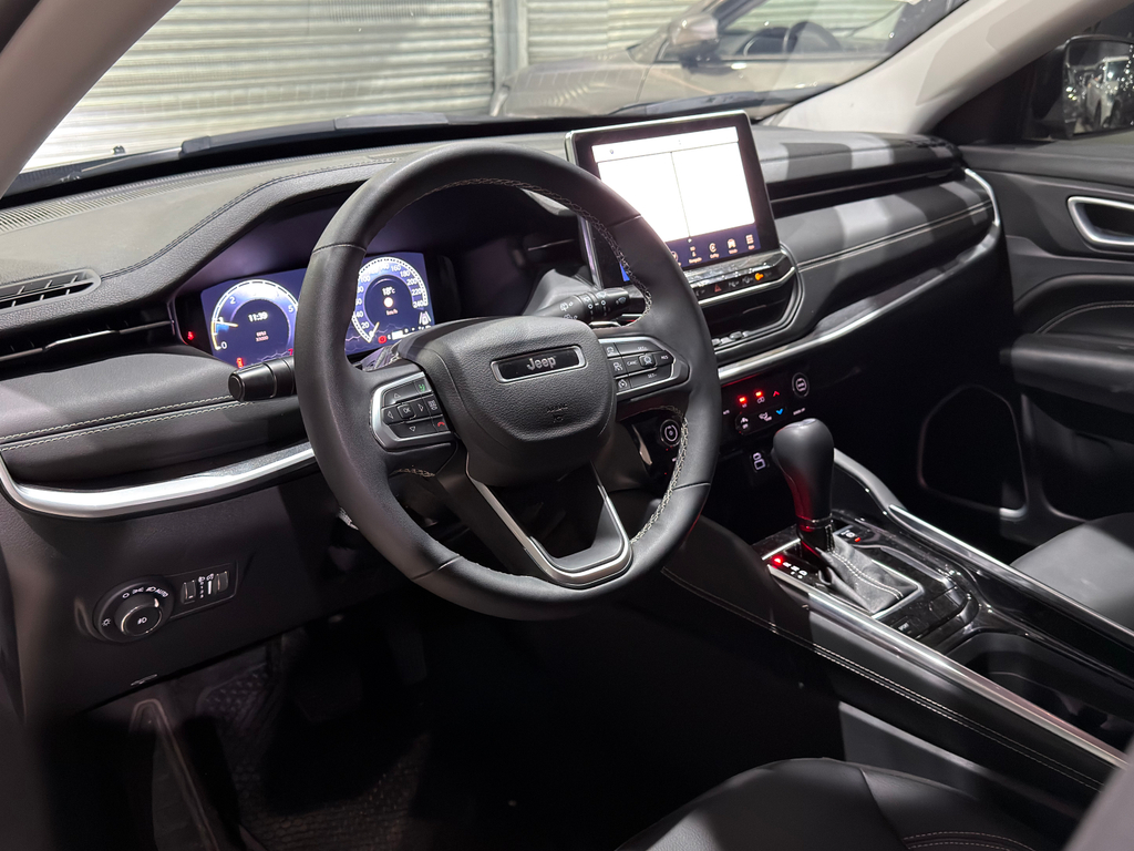 Jeep Commander Prata