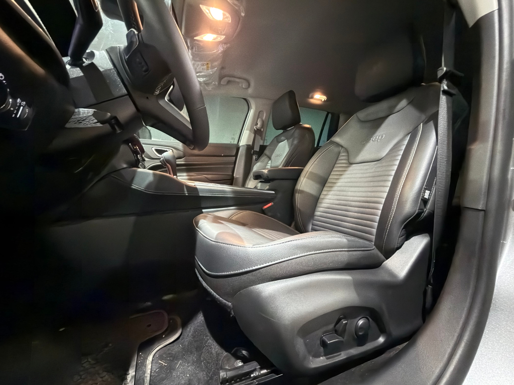 Jeep Commander Prata