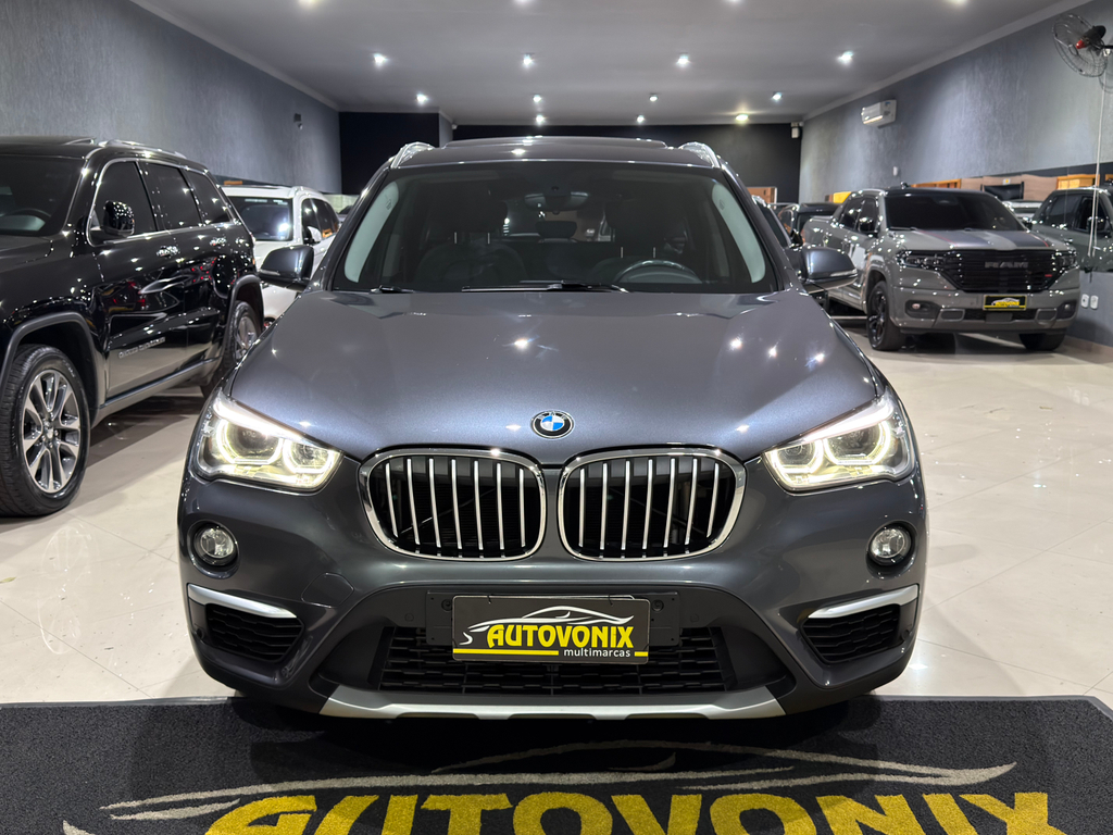 BMW X1 Cinza