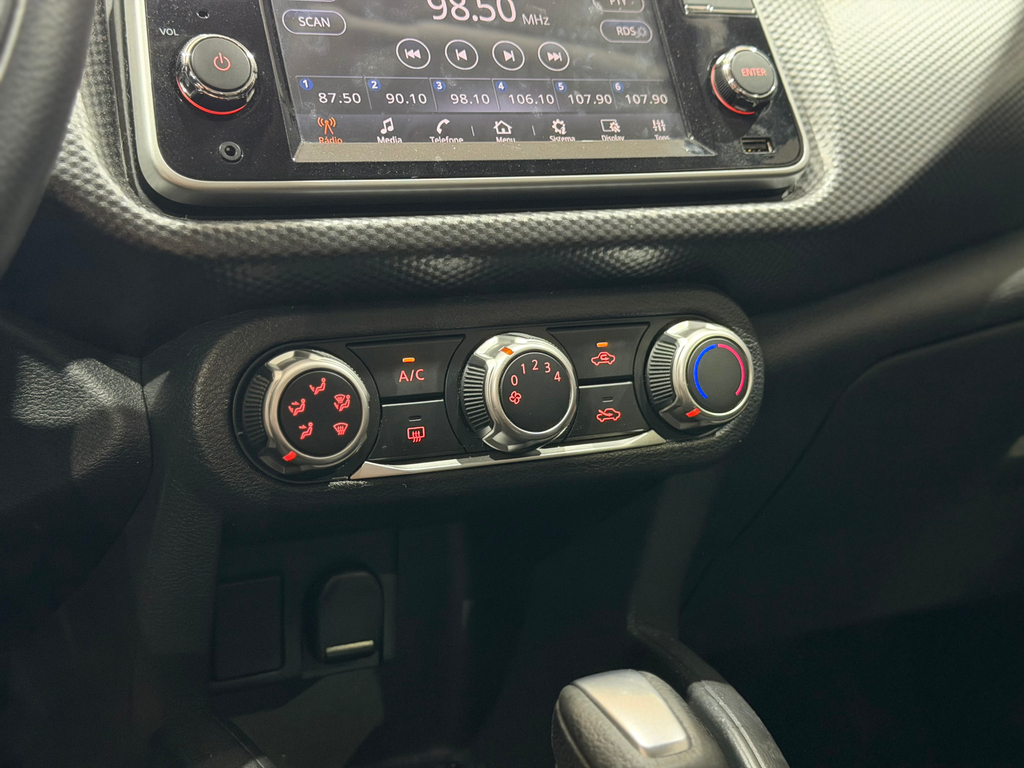 Nissan Kicks Branco