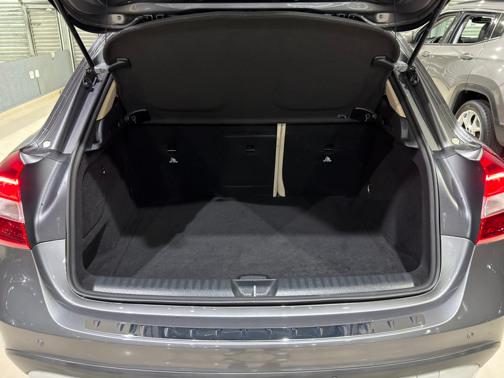 Mercedes Benz GLA-200 Cinza