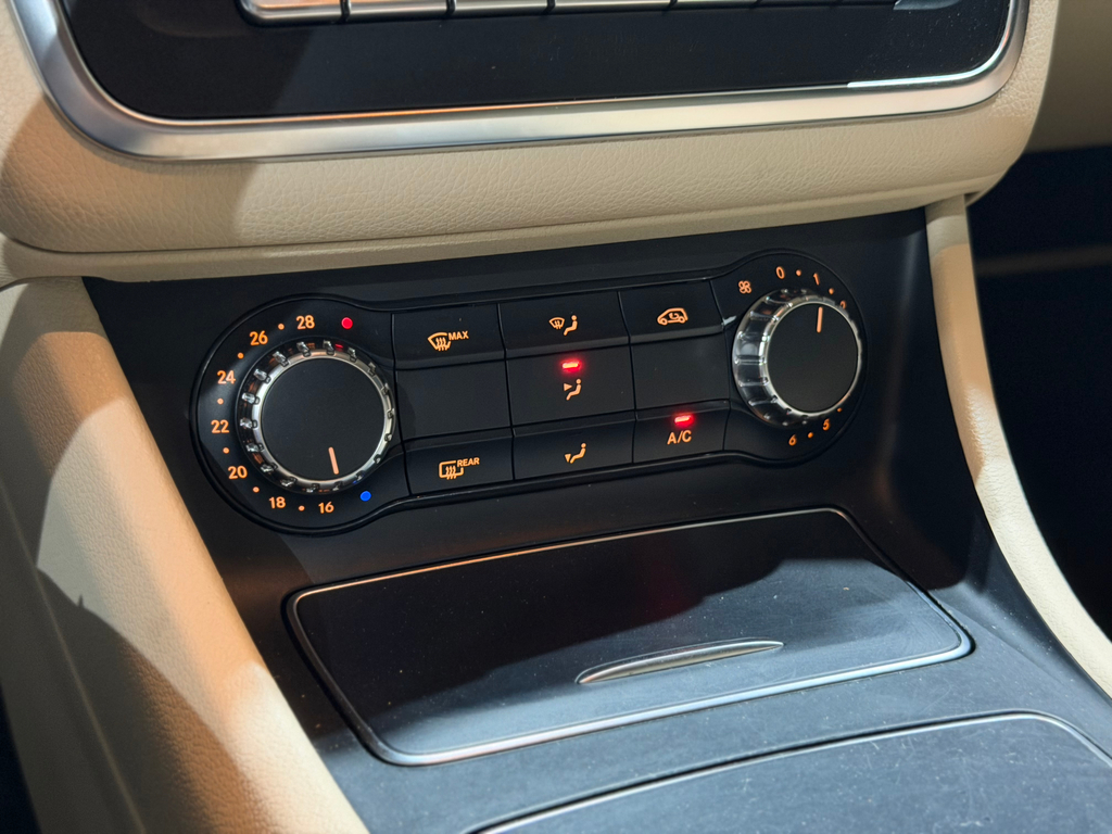 Mercedes Benz GLA-200 Cinza