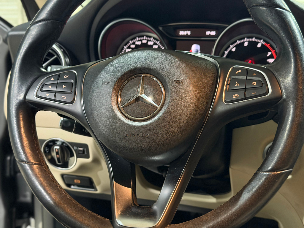 Mercedes Benz GLA-200 Cinza