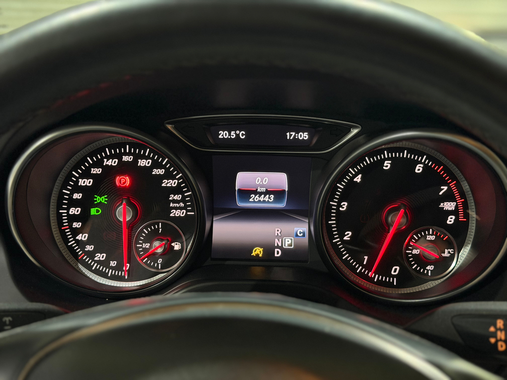 Mercedes Benz GLA-200 Cinza