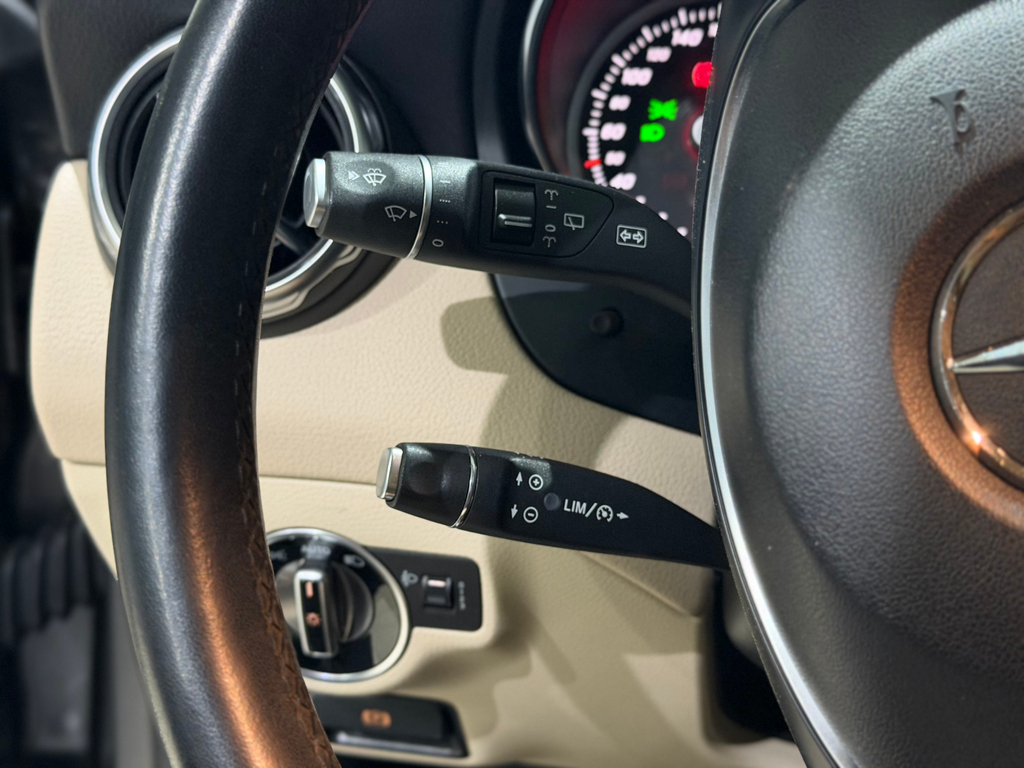 Mercedes Benz GLA-200 Cinza