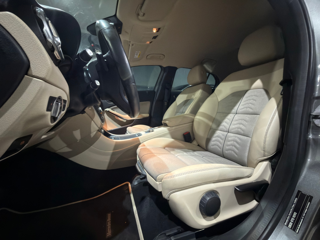 Mercedes Benz GLA-200 Cinza