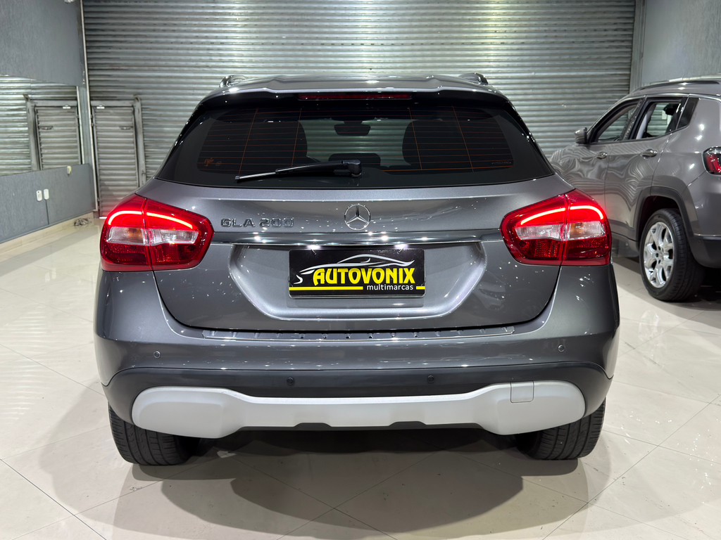 Mercedes Benz GLA-200 Cinza