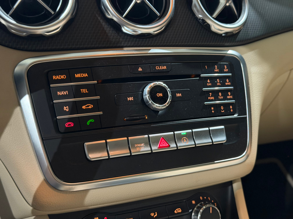 Mercedes Benz GLA-200 Cinza