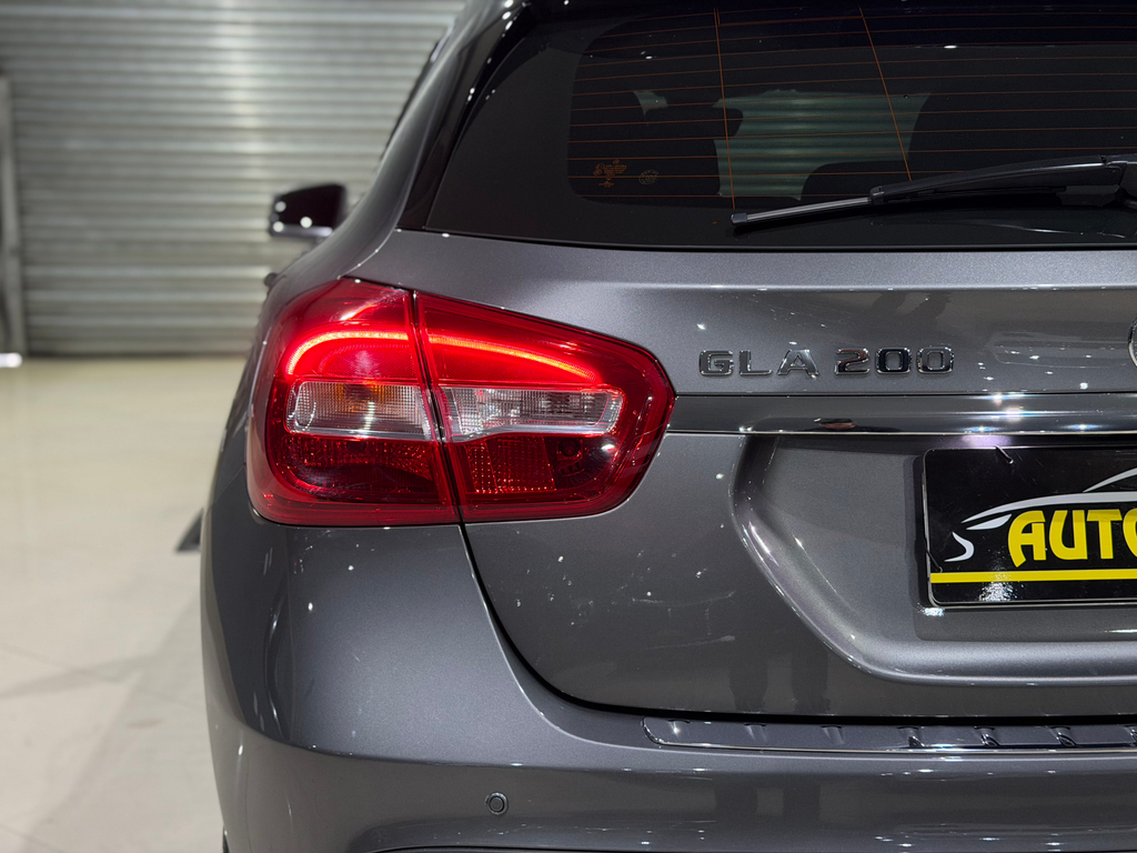 Mercedes Benz GLA-200 Cinza