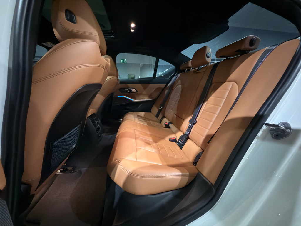 BMW 330e Branco