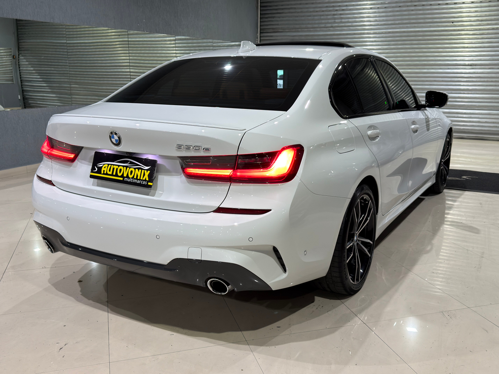 BMW 330e Branco