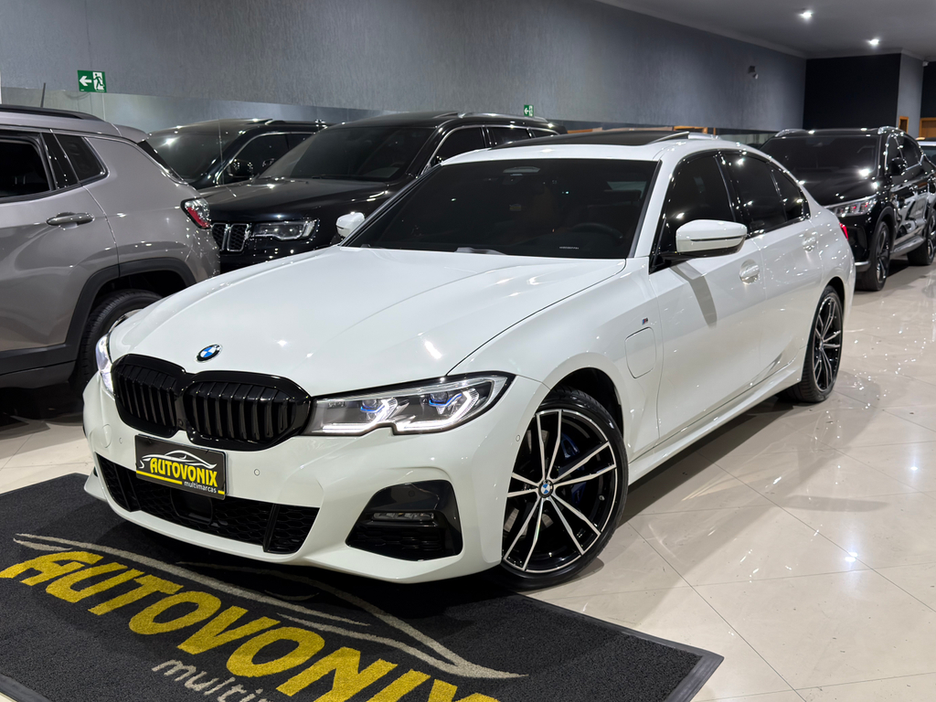 BMW 330e Branco