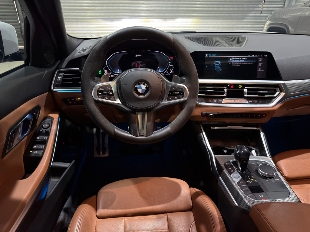 BMW 330e Branco