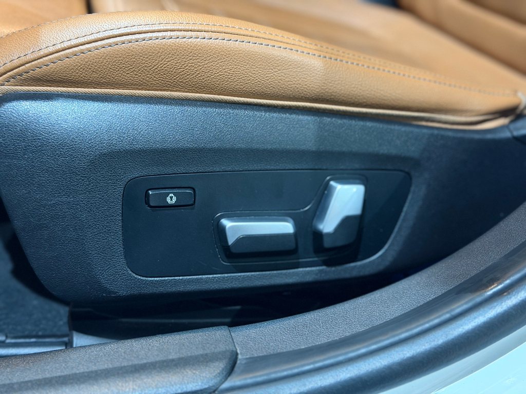 BMW 330e Branco