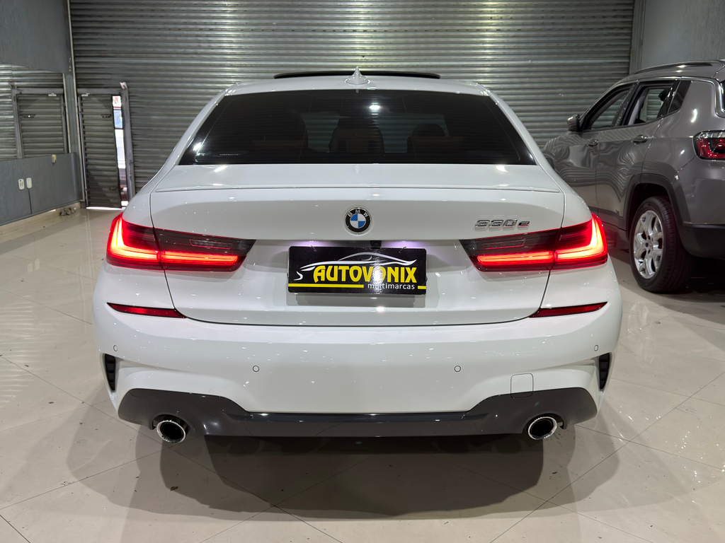 BMW 330e Branco