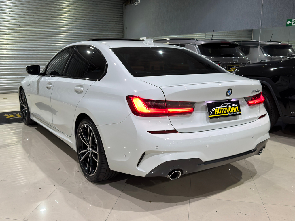 BMW 330e Branco
