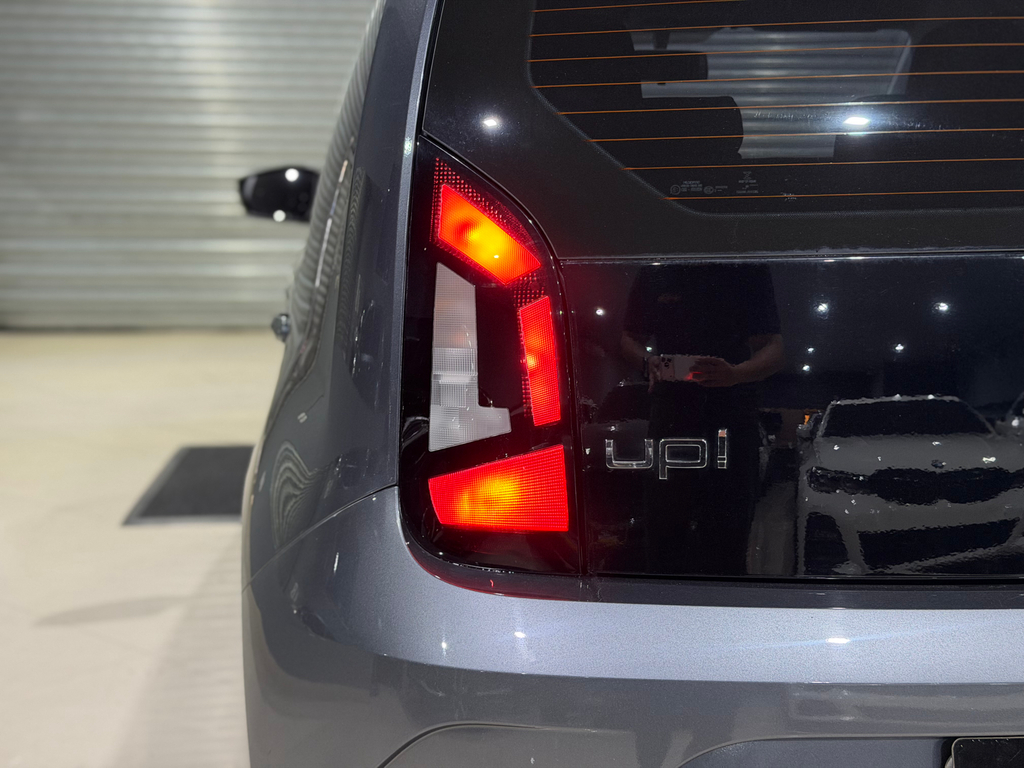Volkswagen Up! Cinza
